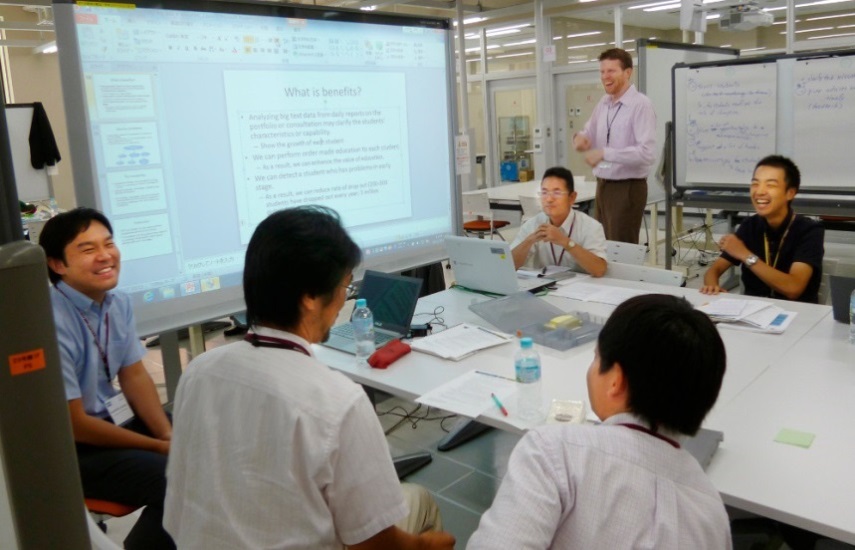 金沢工業大学が、世界のイノベーションを牽引する米国のSRIインターナショナルと共同して、人や社会に役立つものを創造する「イノベーション力」教育を実施する