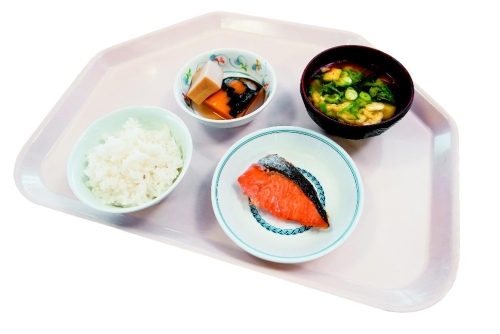 京都産業大学が学食の100円朝食メニュー「あさイチ定食」を期間限定で無料で提供