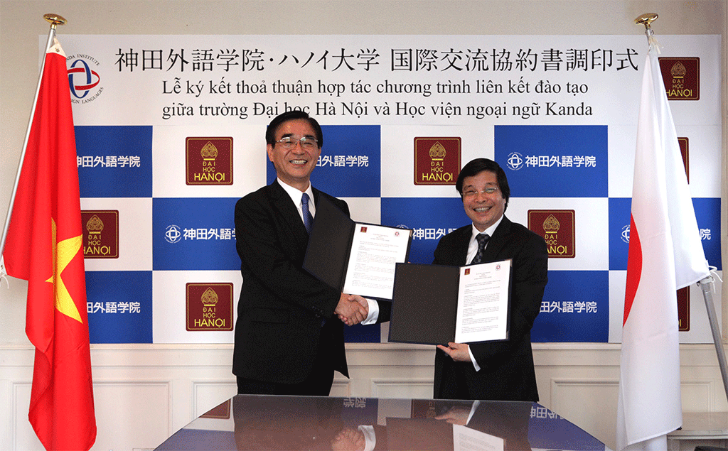神田外語グループ・神田外語学院にベトナム・ハノイ大学が訪問――ハノイ大への半年間の留学プログラム「文化実地研修」に関する協定に調印