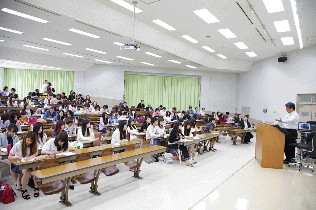 神田外語大学がJR東日本の清野会長を迎え、学生向け講演会「JR東日本の取組みと、本学の学生に期待すること」を開催