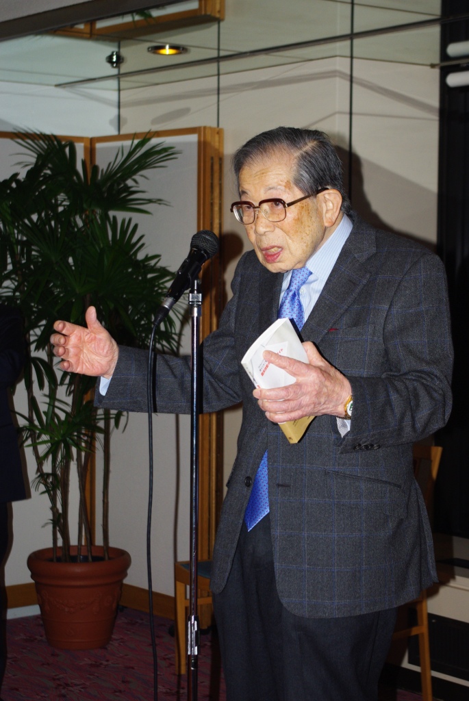 昭和大学医学部の学生が執筆・編纂した『臨床実習ポケットガイド』（聖路加国際病院理事長・日野原重明先生監修）刊行