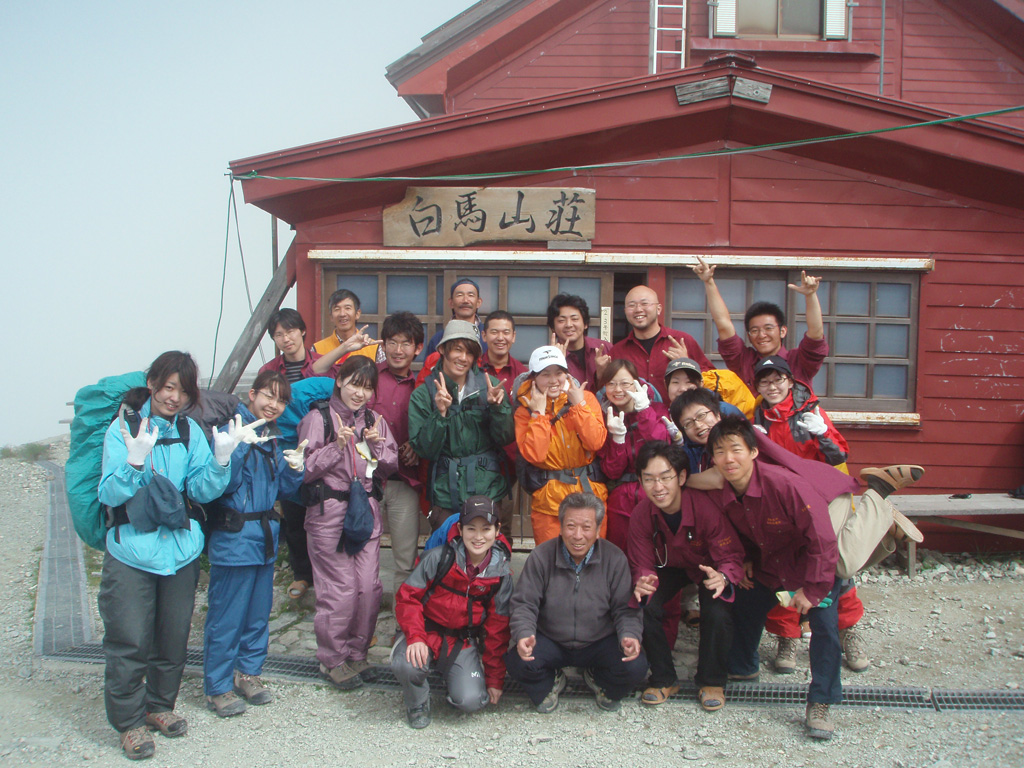 夏山シーズン到来に合わせ、昭和大学が「夏山診療所」オープン──医学部学生・看護専門学校生らもボランティアで協力