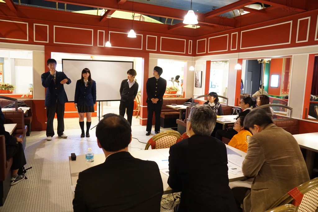 神田外語大学が千葉市と連携し、同市の高校生をサポートする『海浜幕張を舞台としたビジネス体験講座』――2/21に高校生が旅行企画のプレゼンテーションを実施