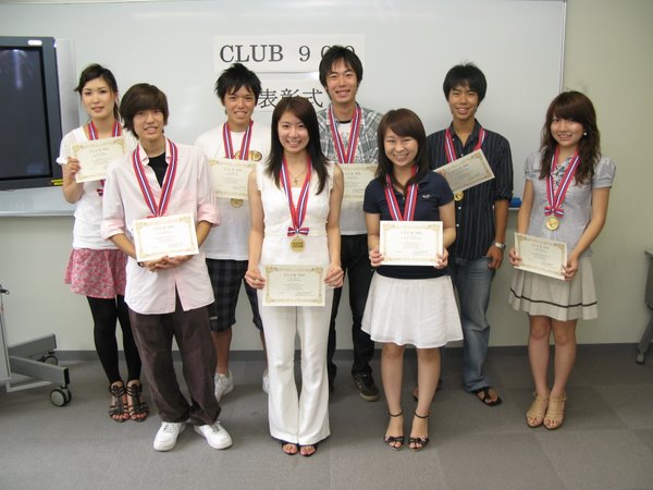 立教大学経営学部が、ＴＯＥＩＣ　９００点以上取得の１１名を表彰　～ＴＯＥＩＣで優秀な成績を修めた学生を表彰する『クラブ９００』制度を導入～