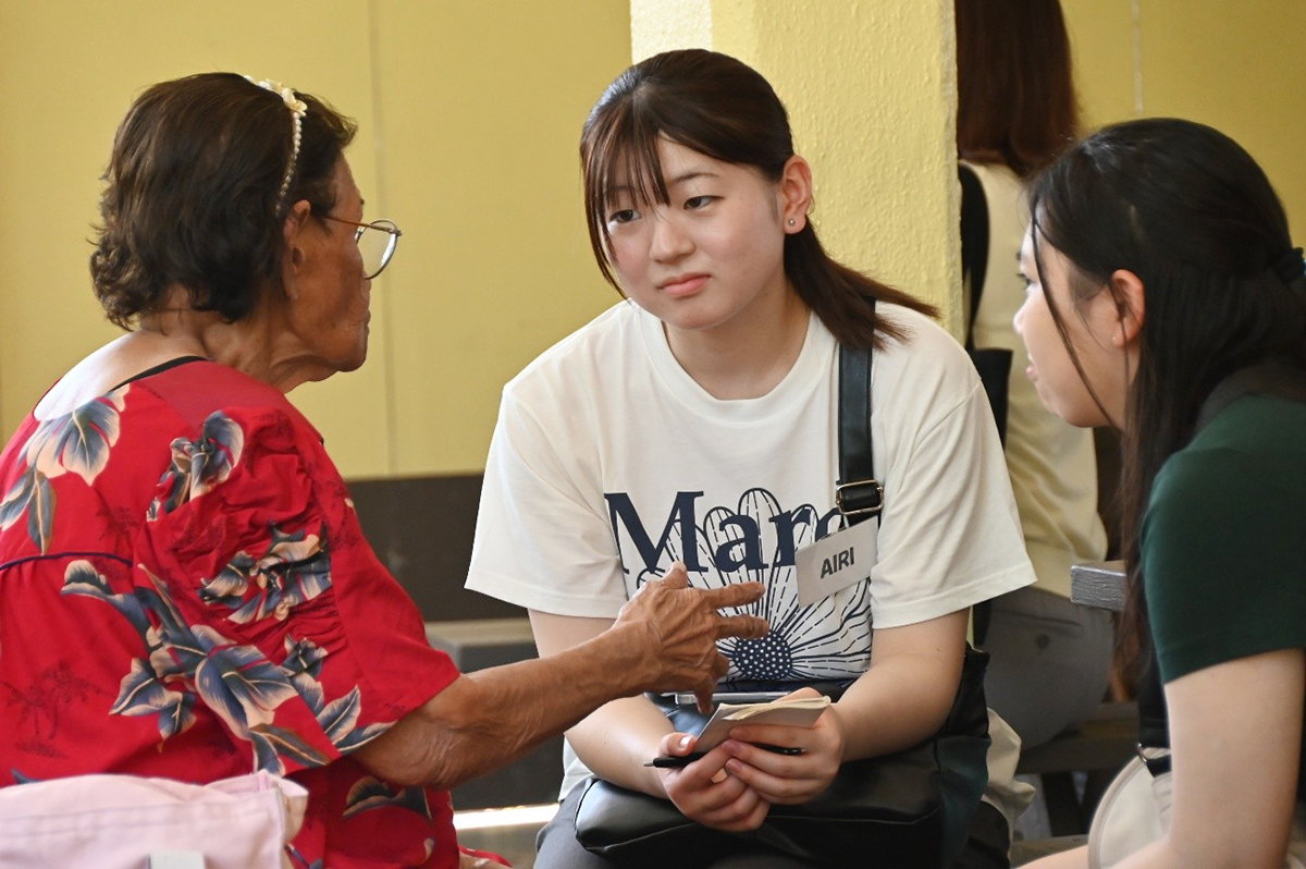 シニアシチズンセンターでのインタビューの様子