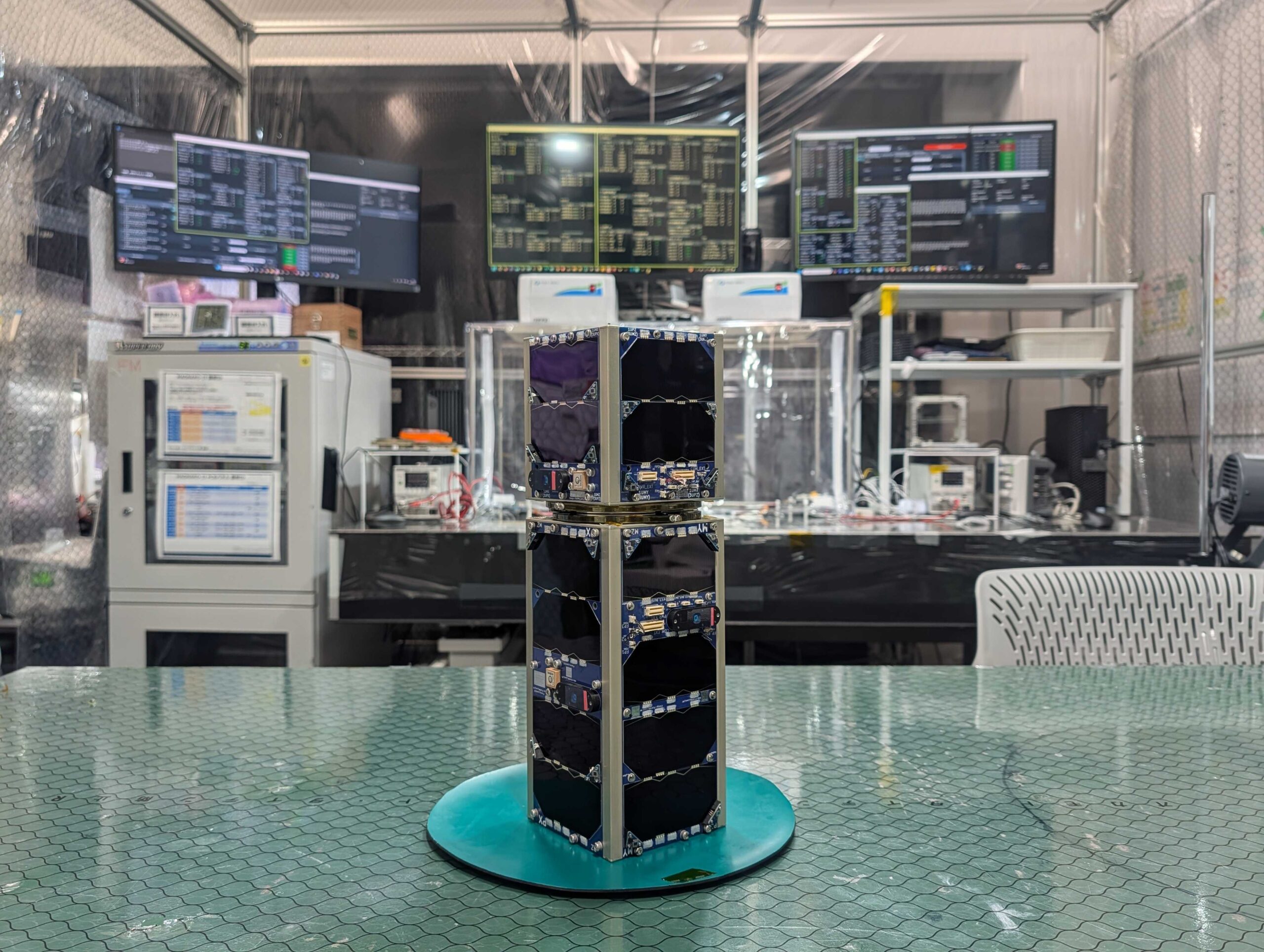 超小型衛星「MAGNARO-II」を研究開発 ～複数の衛星による宇宙の力を使った編隊飛行の実証実験～