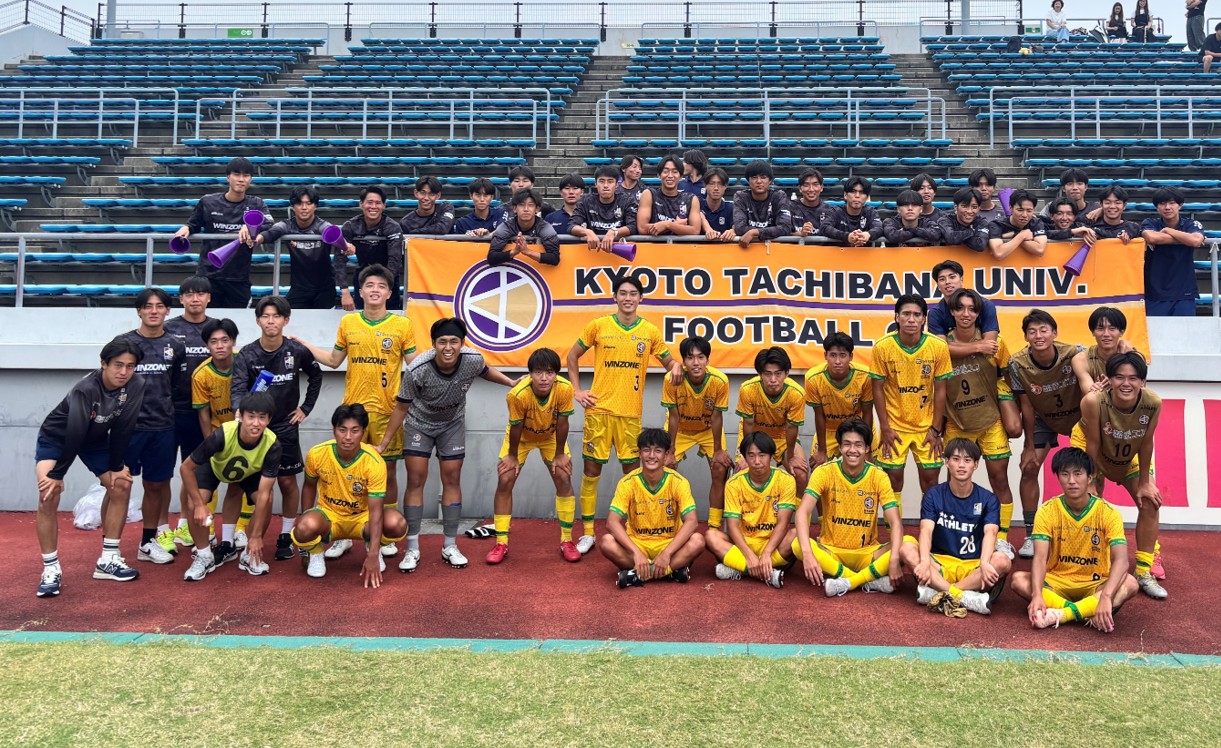 【京都橘大学】サッカー部が山科区内の中学校2校へ各校サッカーボール10球を寄贈―本学スタジアムにて交流会と贈呈式を開催