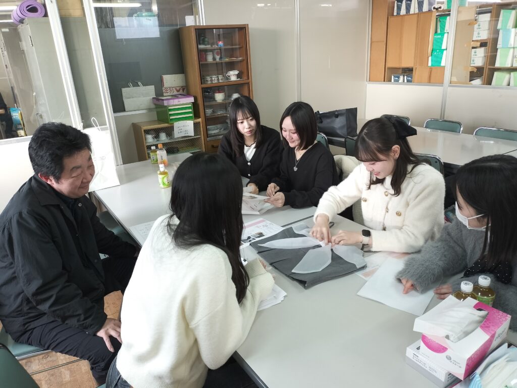 m_r tokyo×高島屋　学生×縫製工場打ち合わせ風景