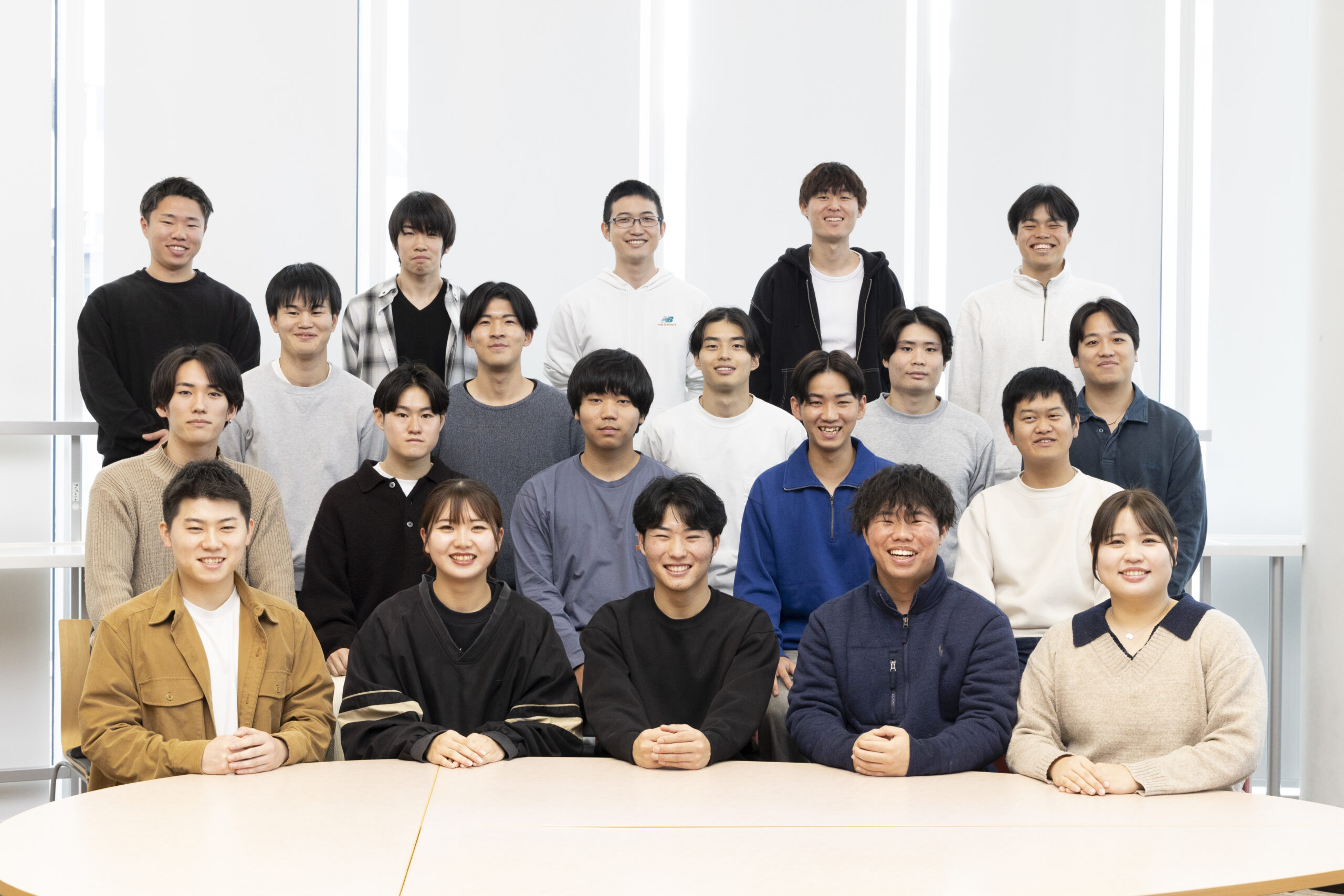 大阪経済法科大学から128名が公務員採用試験に合格 ― 国家一般職や国税専門官、大阪府警、自衛隊幹部候補生など幅広い職種で合格者多数