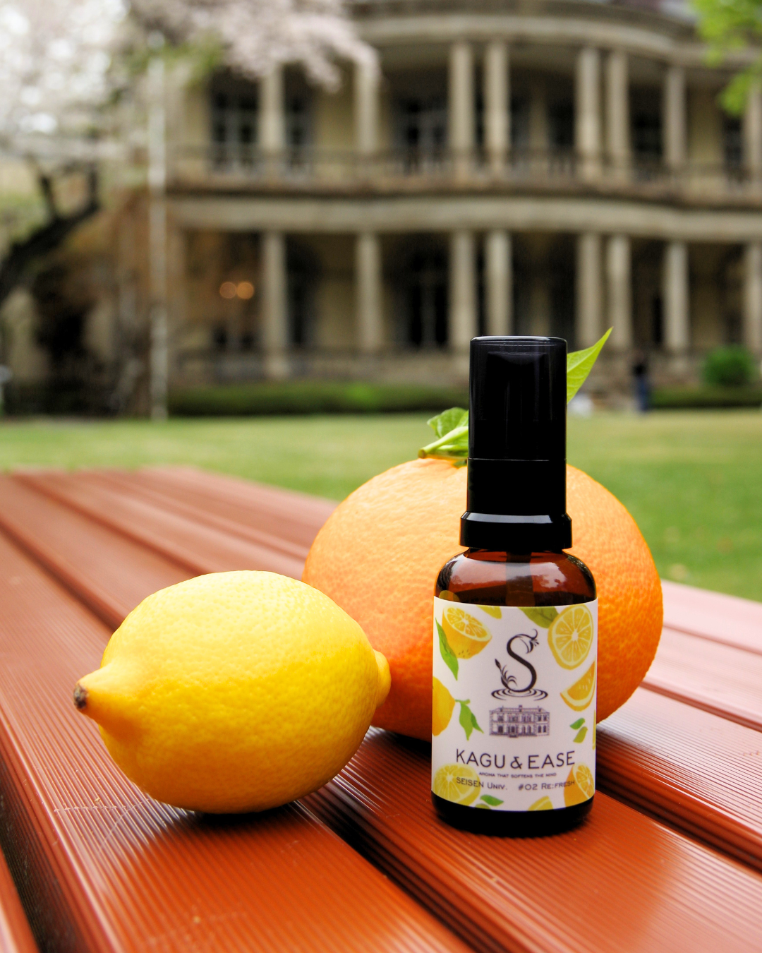 清泉女子大学地球市民学部の学生が品川区の企業と連携しアロマスプレー「SEISEN Univ. #02 RE:FRESH」を商品化 ― モノコスメラボWEB ショップなどで販売中