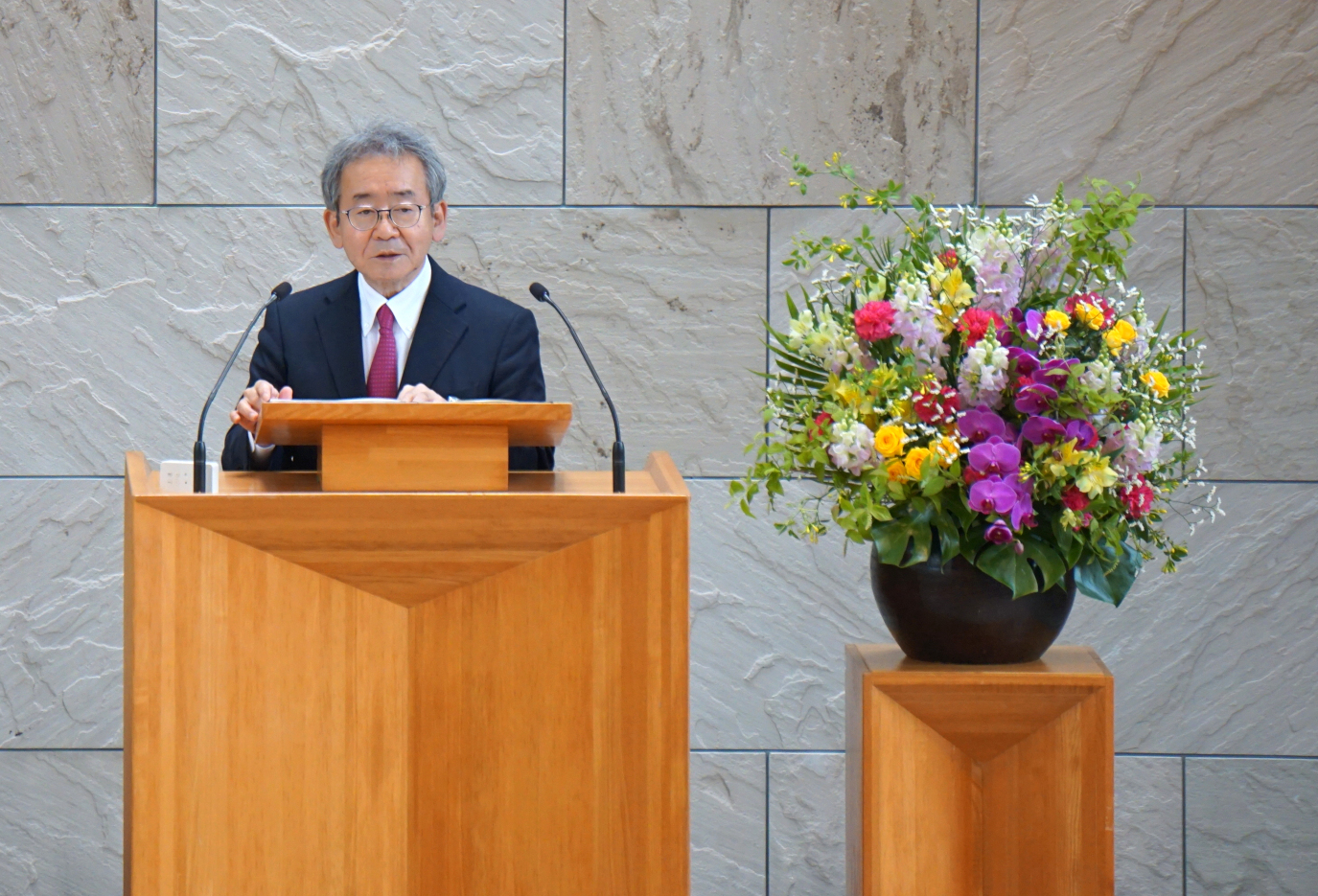 東洋英和女学院大学が学長就任式を挙行 ― 改組後の新体制のもと、藁谷友紀新学長が決意を表明