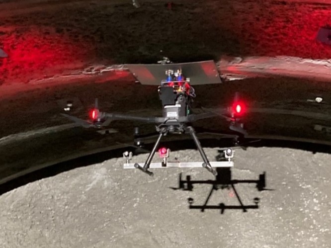 鋼材に吸着させたドローンから切羽形状データを取得～汎用ドローンに吸着機構を実装、測定作業を無人化～ ― 大阪工業大学