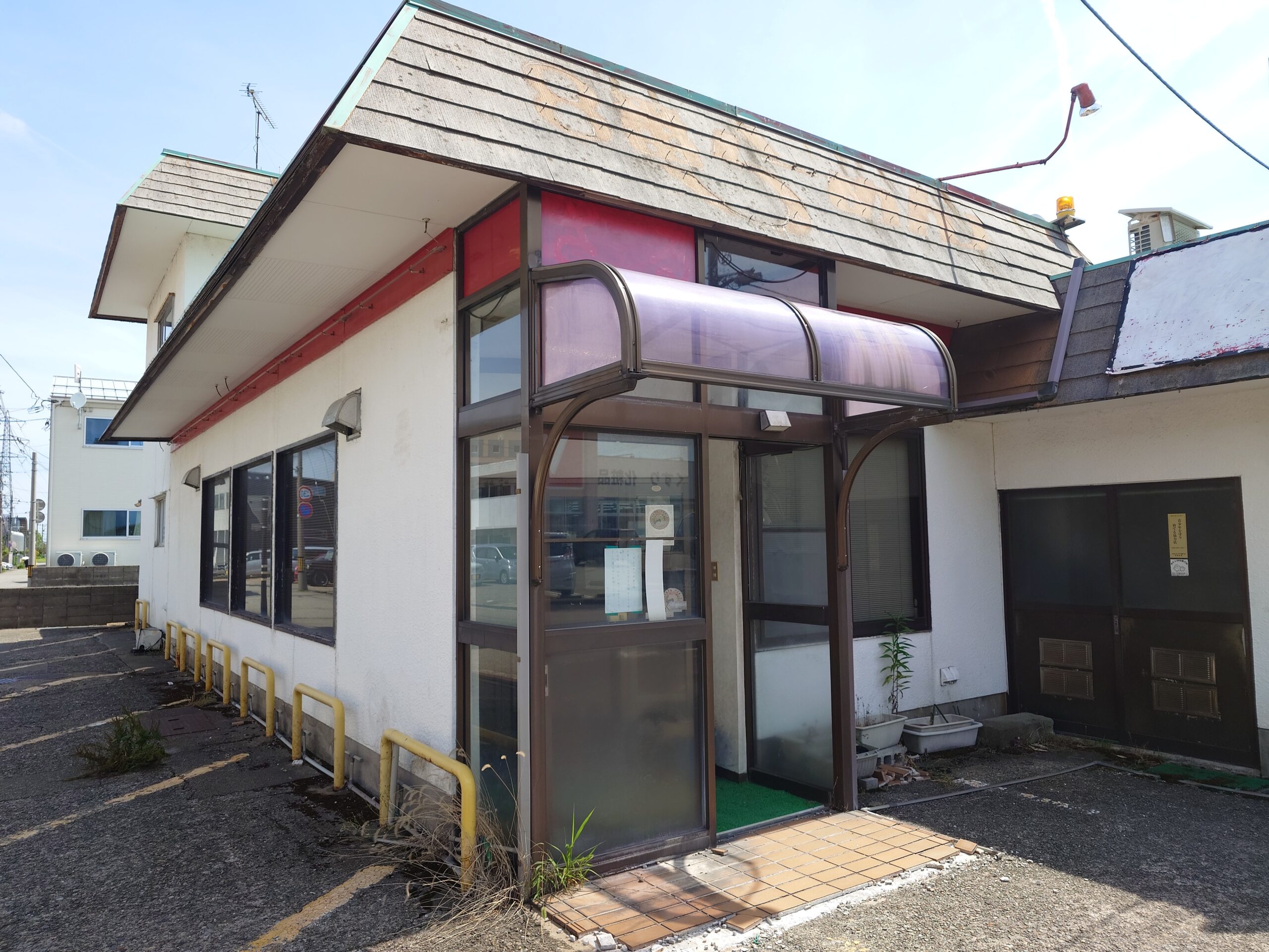 【かつて人気ラーメン店だった大学近くの空き店舗を、“まちの居場所”に変える】金沢工業大学の学生による「金沢TONKAN」デザインコンペ審査会 開催。最優秀案は年内に実現。実施設計と施工も専門業者と連携して学生達が取り組む。