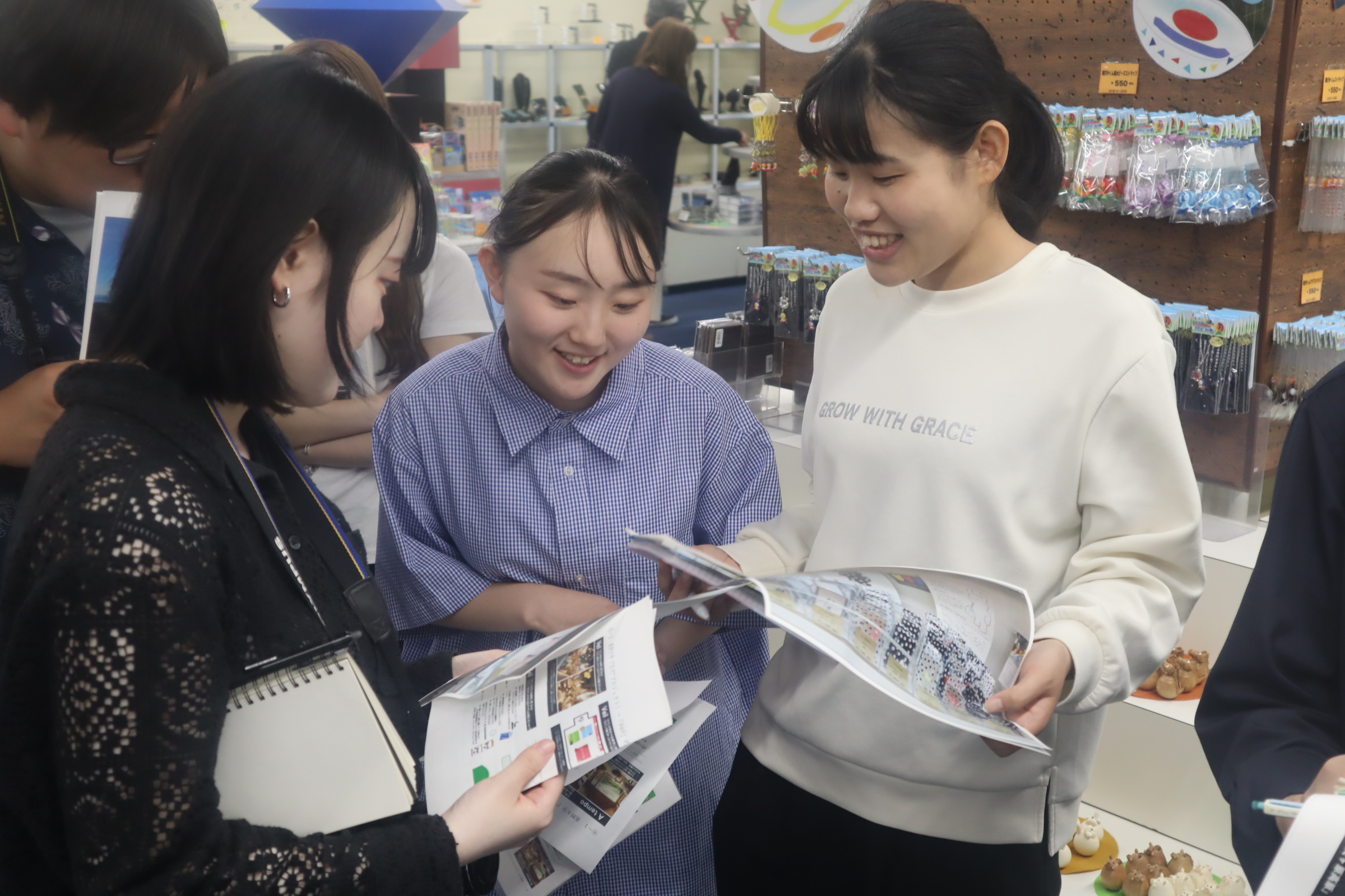 長野大学・森俊也教授のゼミ生「森とゆかいな仲間たち」がフジランドと協働で「道の駅・美ヶ原高原」の魅力創出に向けた事業を展開 ― ショップコーナーの設置や施策を提案（信州上田学事業）