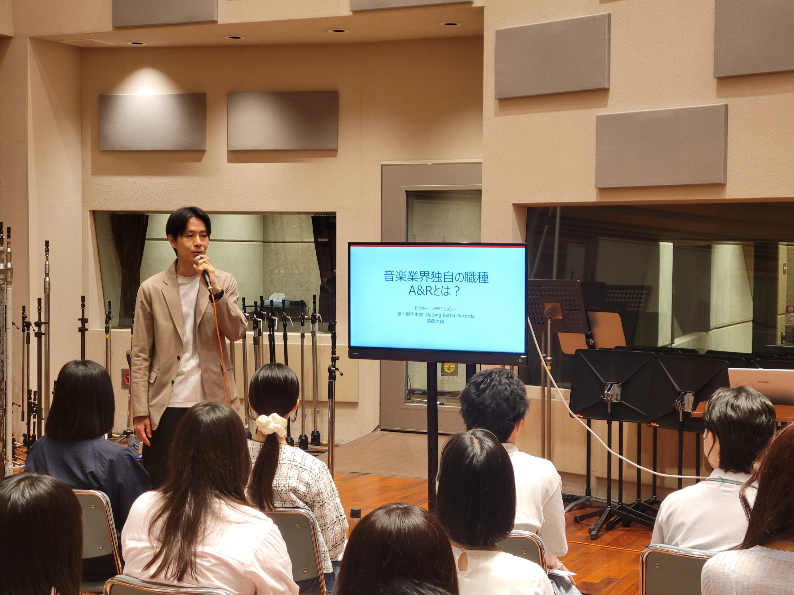 ＜青山学院大学×ビクターエンタテインメント＞社会連携ワークショップ「ビクター社員と制作現場から音楽ビジネスを学ぼう」を実施