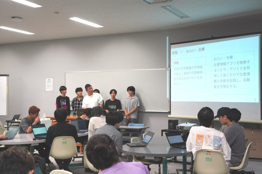 授業最終日の口頭発表の模様（情報工学科・知能情報システム学科）