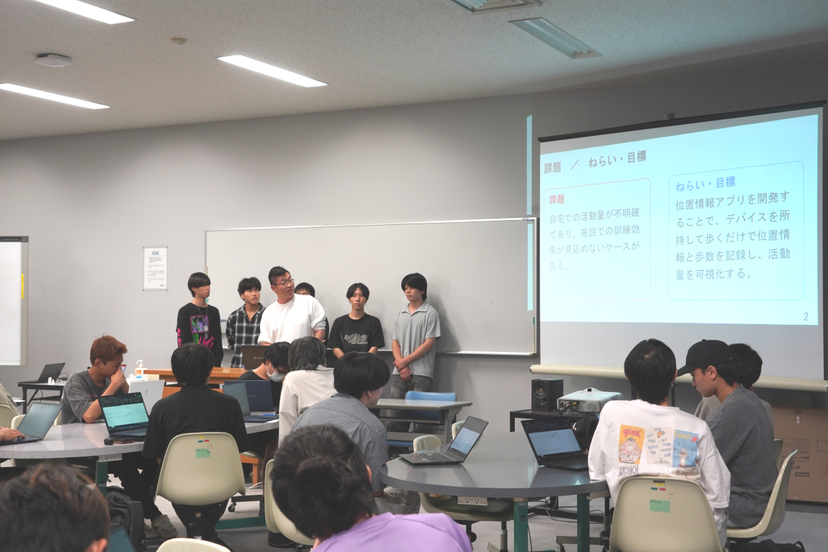 授業最終日の口頭発表の模様（情報工学科・知能情報システム学科）