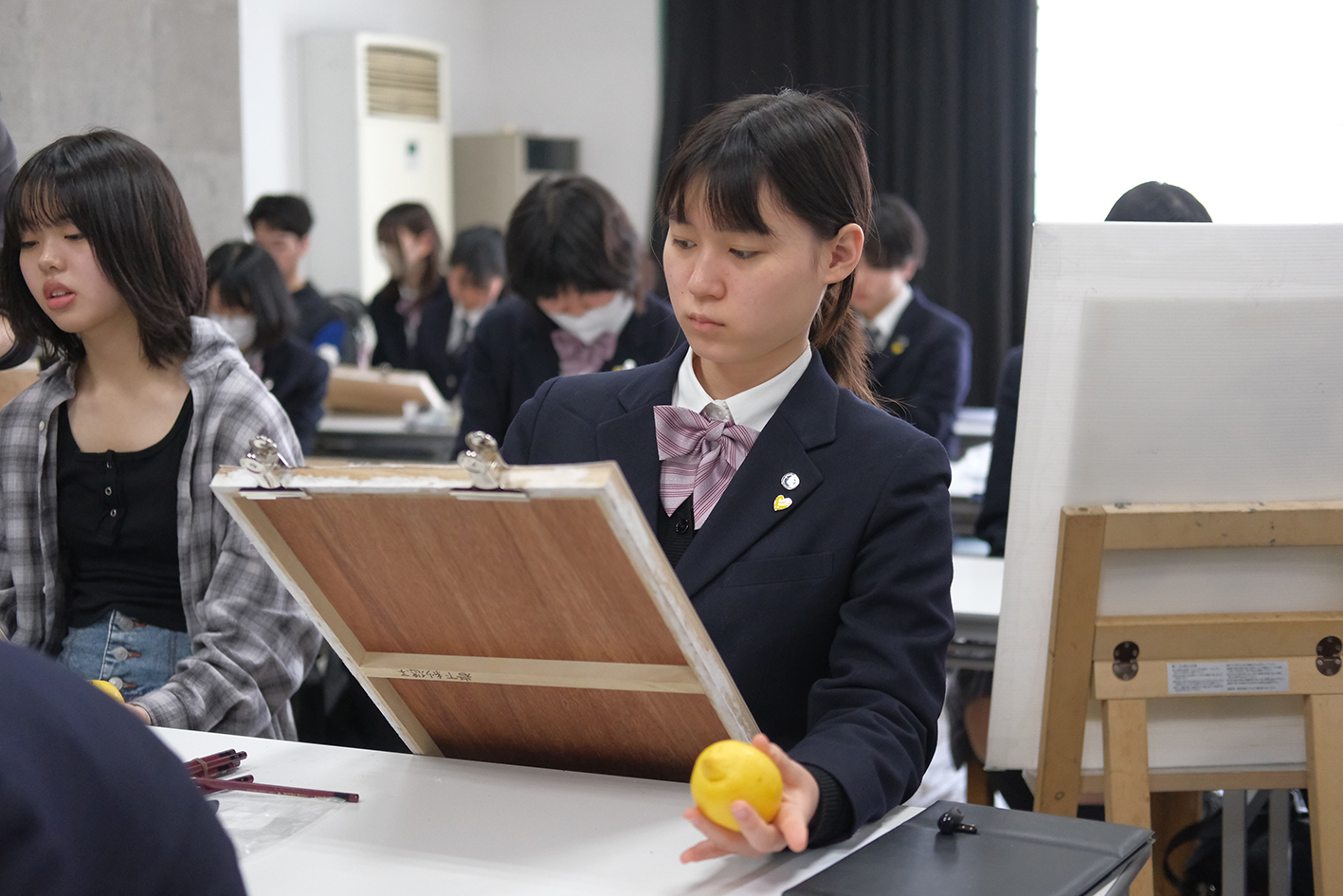 卓上デッサンの制作風景