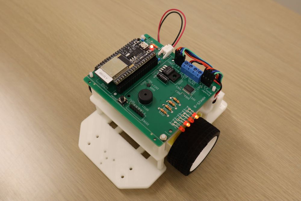大阪電気通信大学発ベンチャーが開発した移動ロボット教材「EduCar-spicon」を奈良県立王寺工業高校へ30台納入～「1人1台」で組み立てからAIまで段階的に学べる先進的STEAM教育を支援～