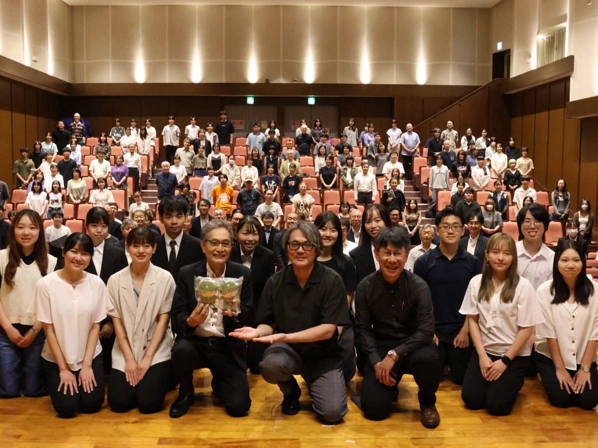 弘前大学が『ペリリュー ―楽園のゲルニカ―』の武田一義先生による講演会を開催 ― 太平洋戦争末期の凄惨な戦場を描いた作品から平和の意義について考える
