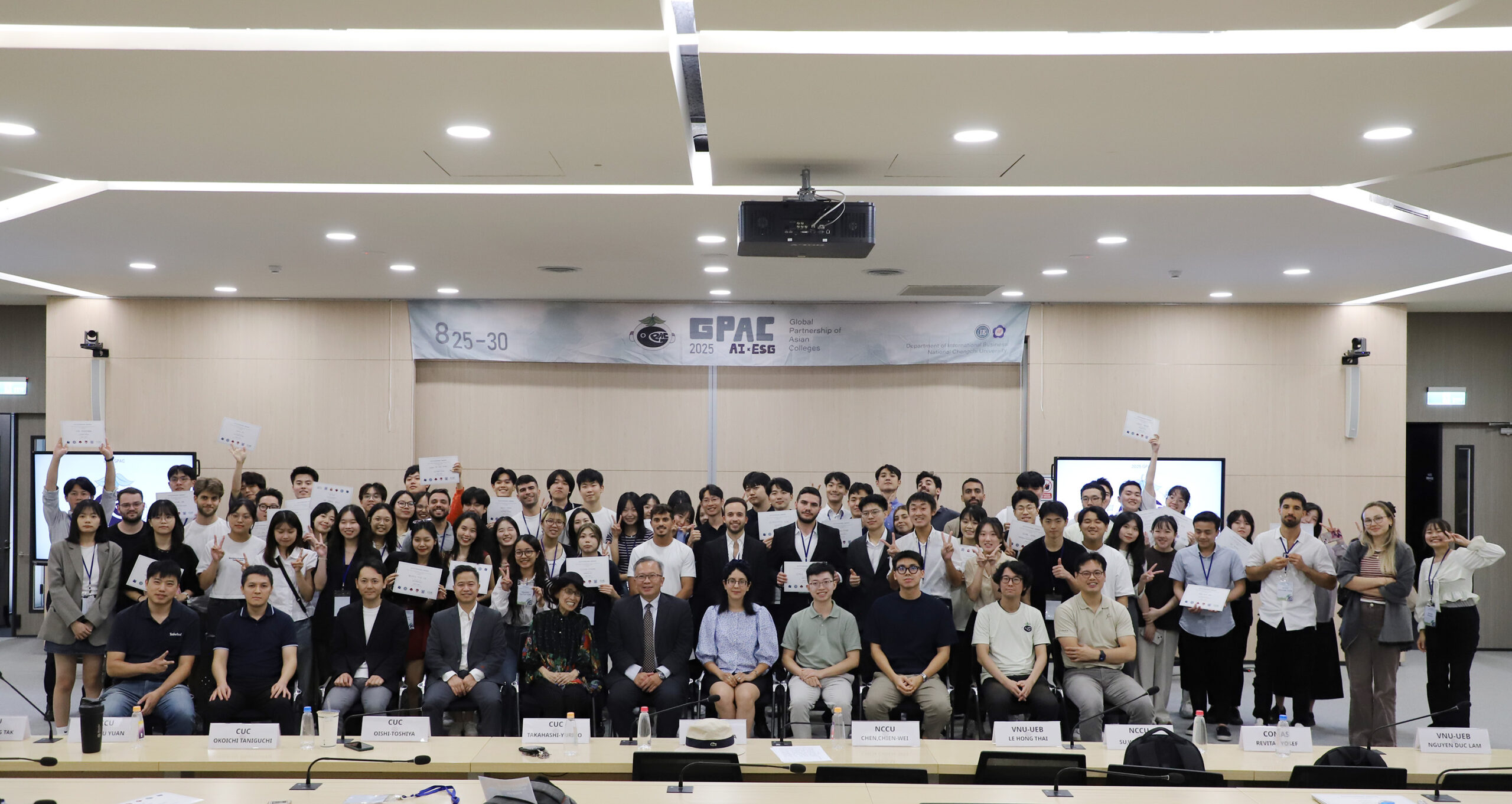 【千葉商科大学】アジア5大学の学生が英語で討論 ― AI時代の強い経済と人材のあり方を考える