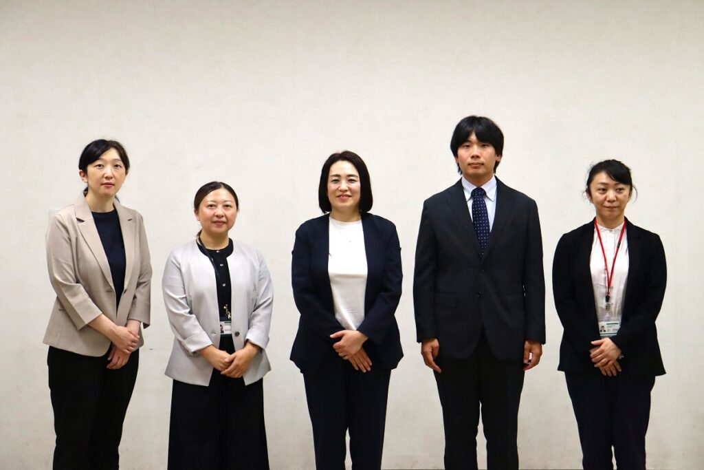 支援チームの集合写真