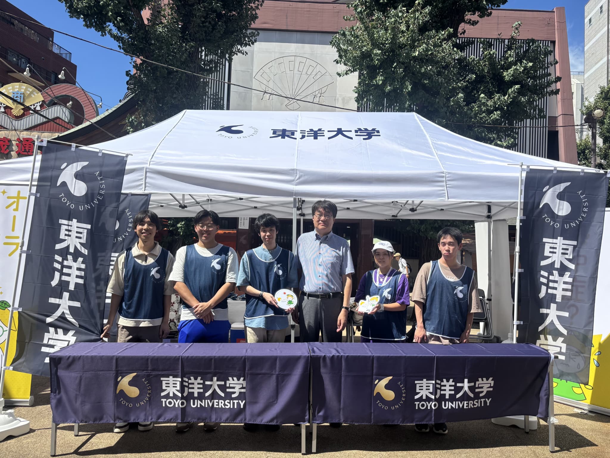 敬老の日を前に、東洋大学の学生らが巣鴨で残暑の熱中症予防を呼びかけ ～東洋大学の研究成果を活用した、ハッサク由来の注目成分「オーラプテン」入り羊羹を500個配布～