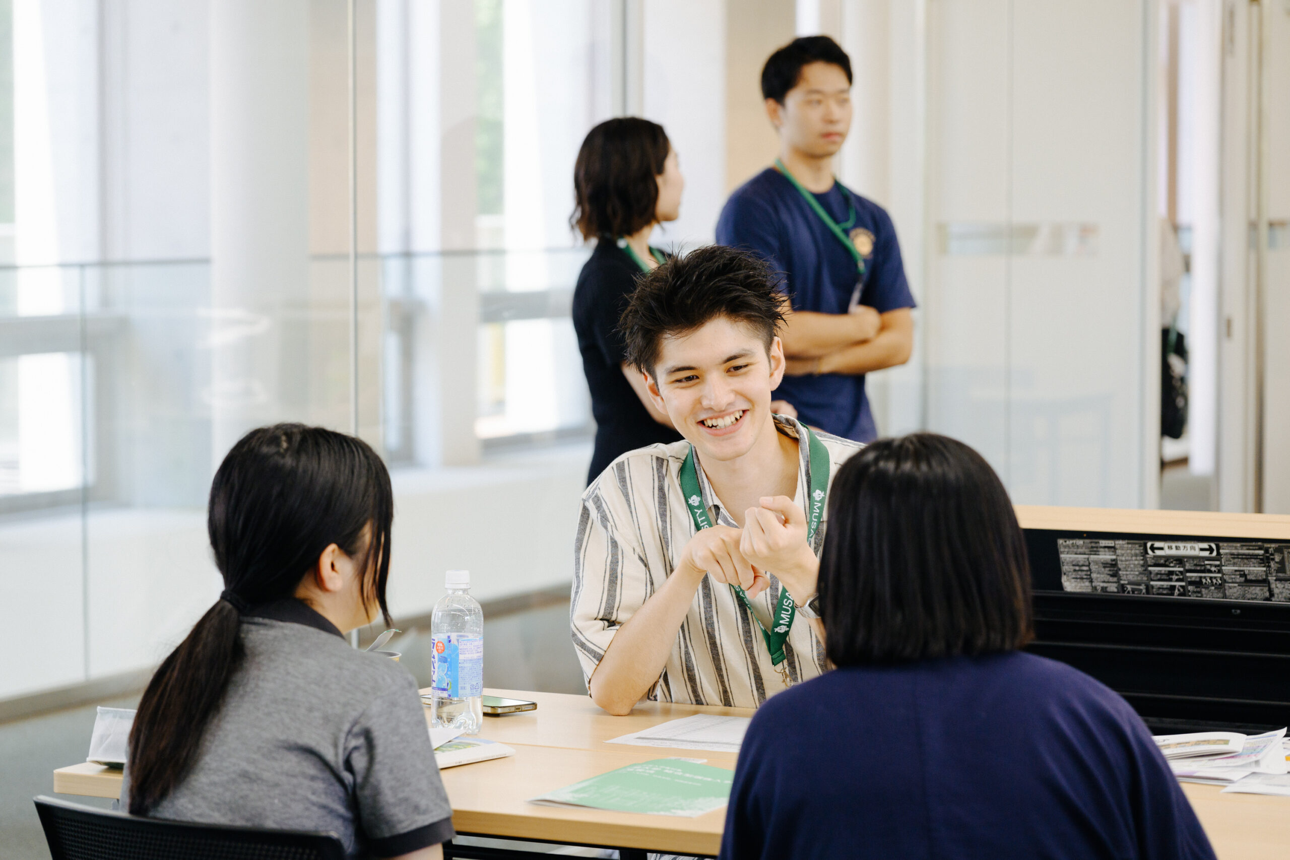 個別相談は在学生のブースもあります